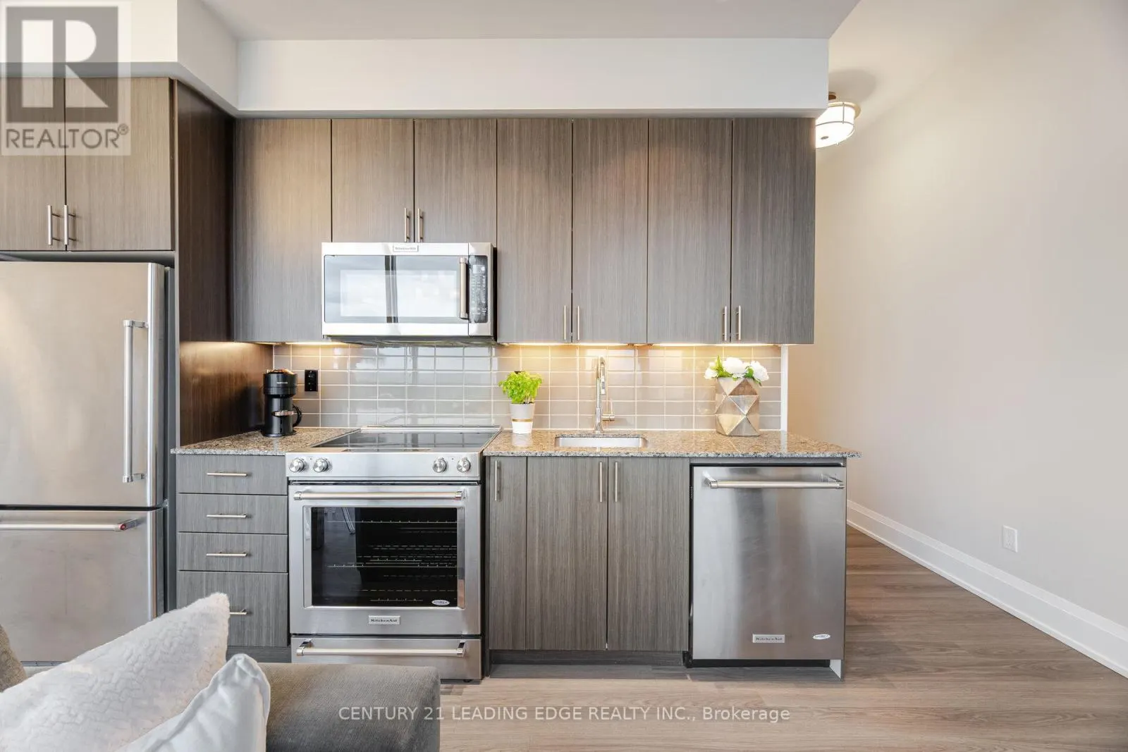 PH05 - 18 GRAYDON HALL DRIVE