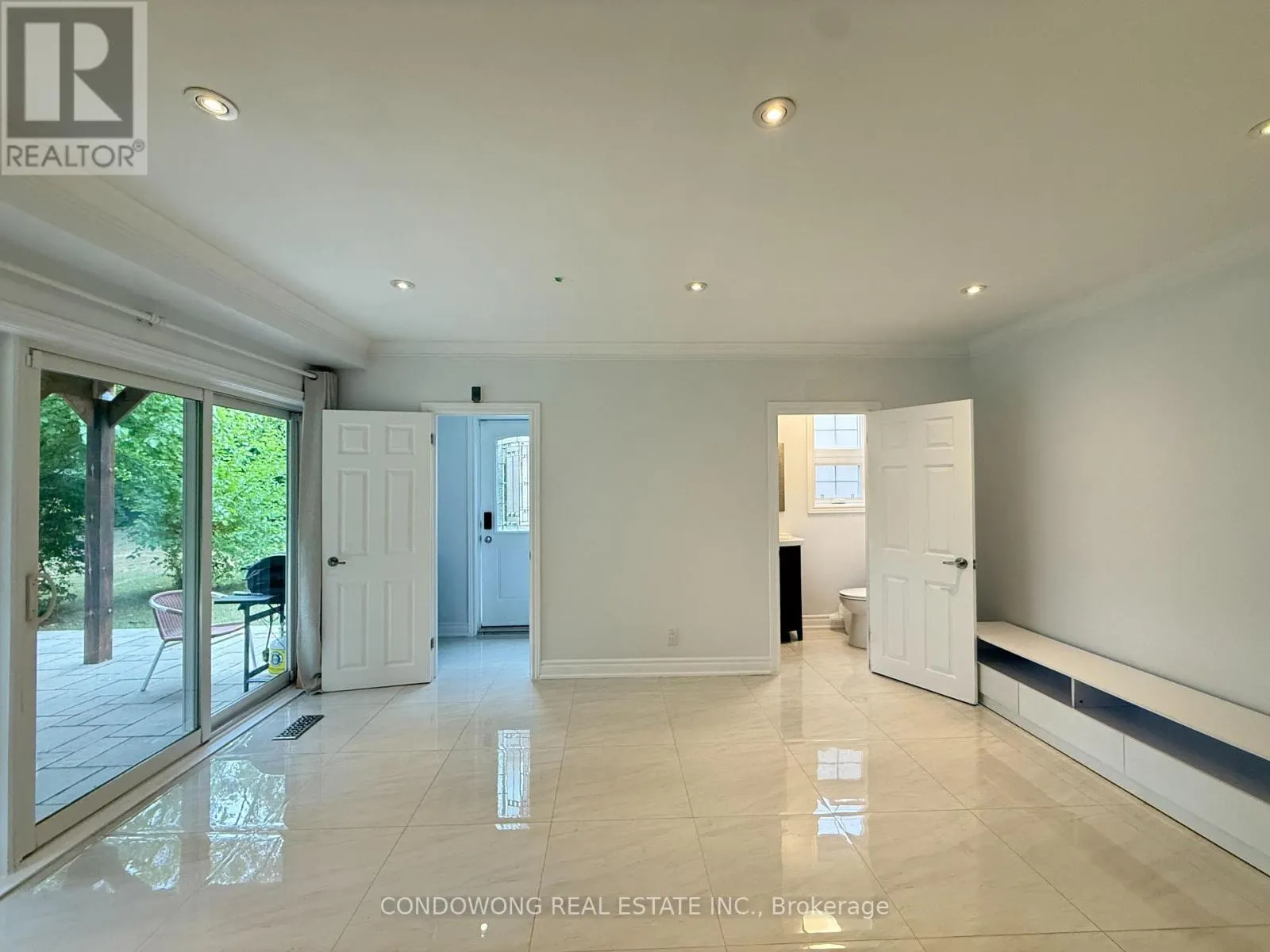 3 ALAMOSA DRIVE