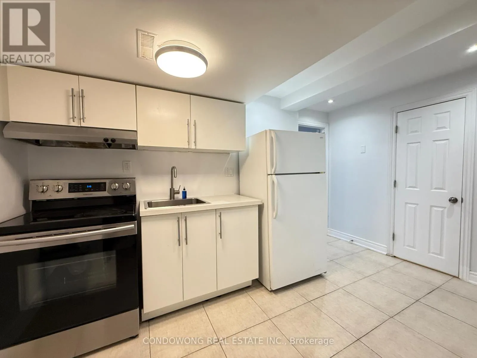 3 ALAMOSA DRIVE