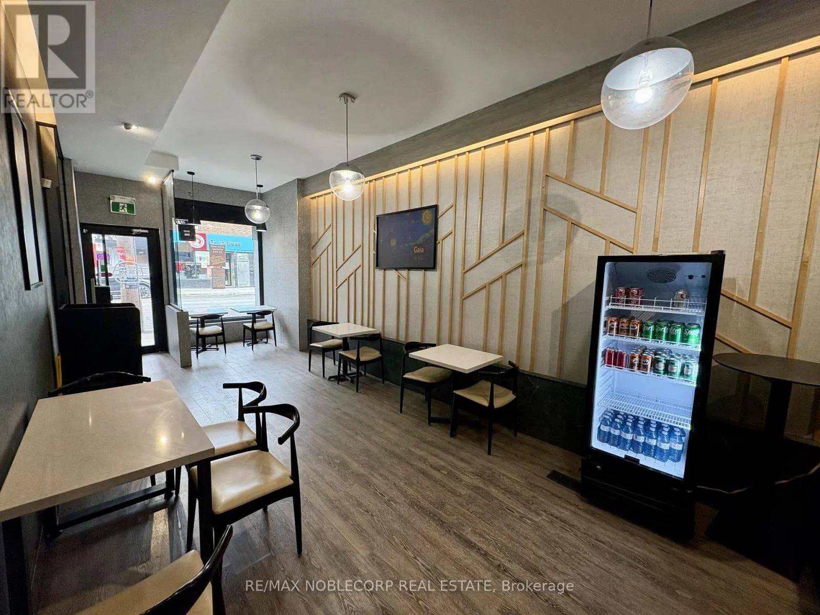 671 QUEEN STREET W