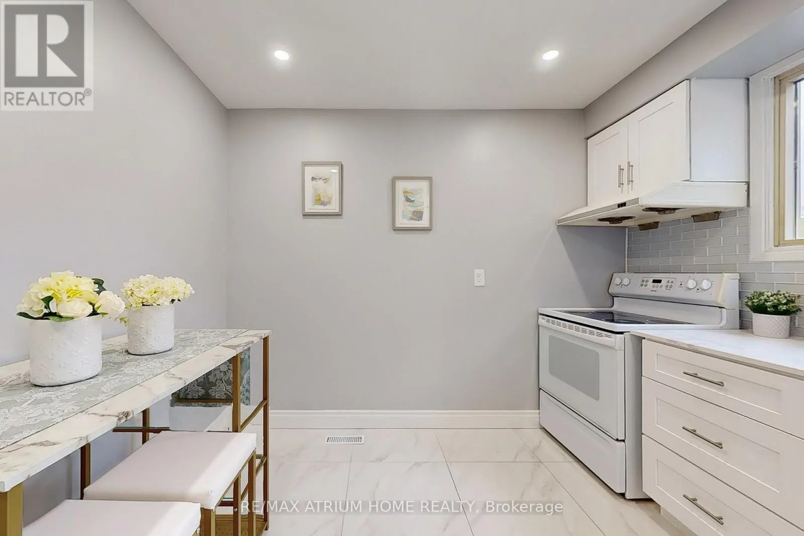 10 TOWNSEND ROAD