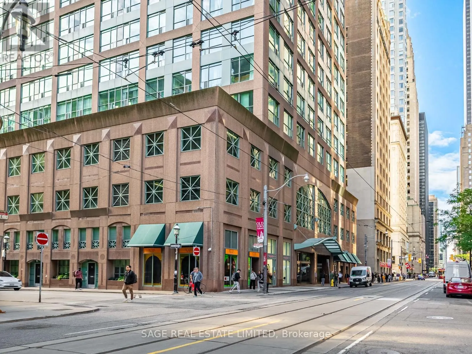 11 KING STREET E
