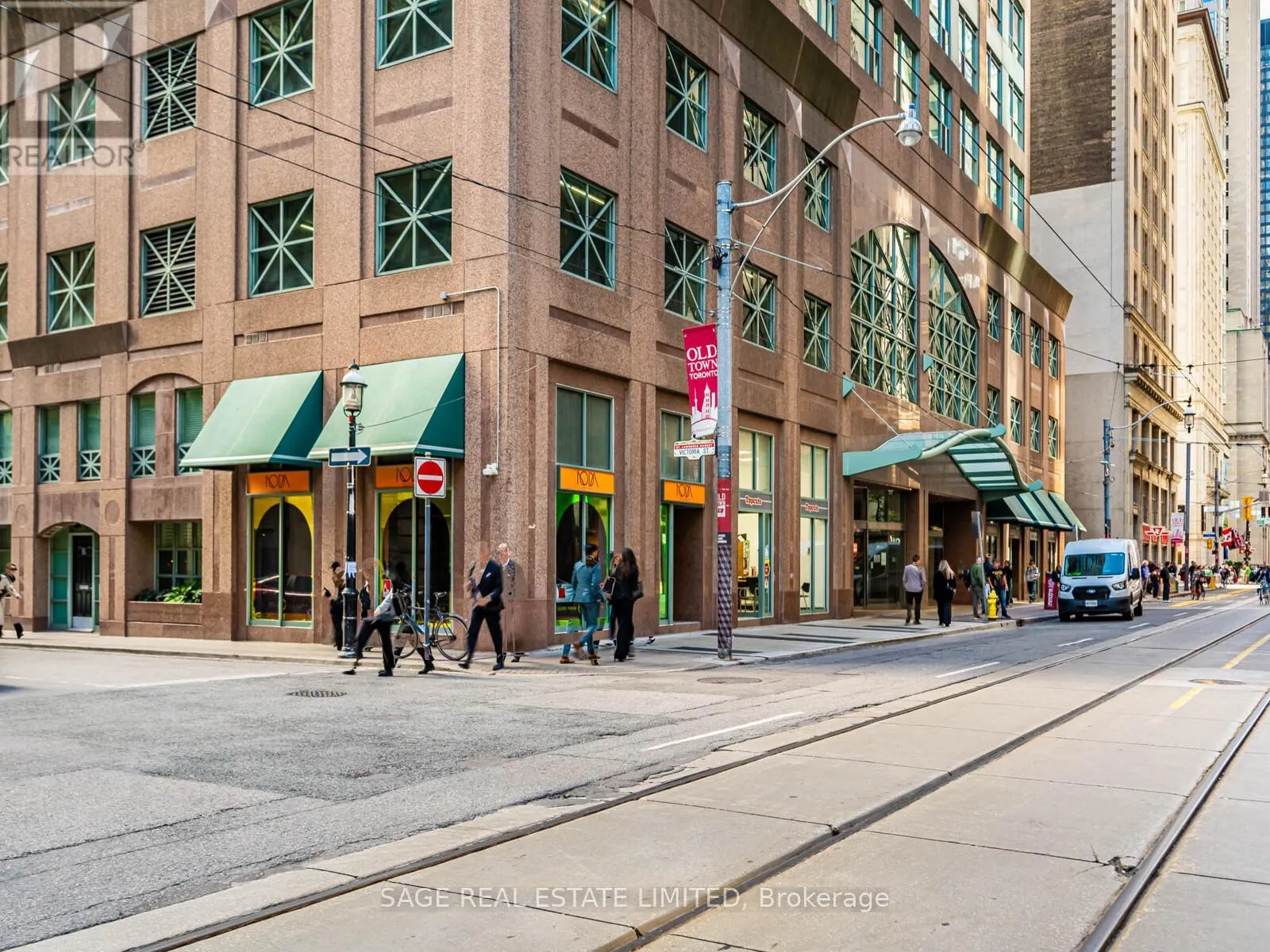 11 KING STREET E