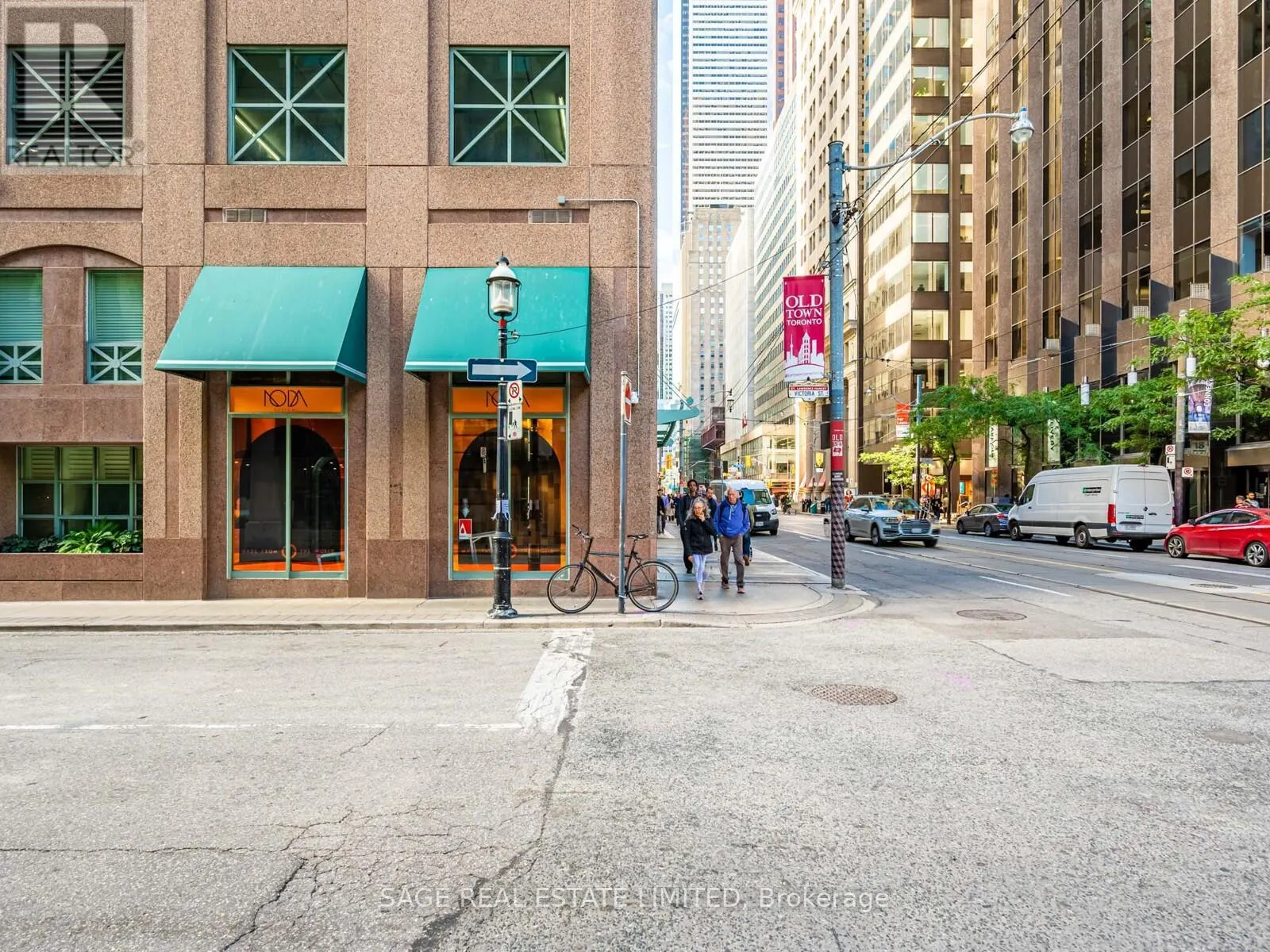 11 KING STREET E