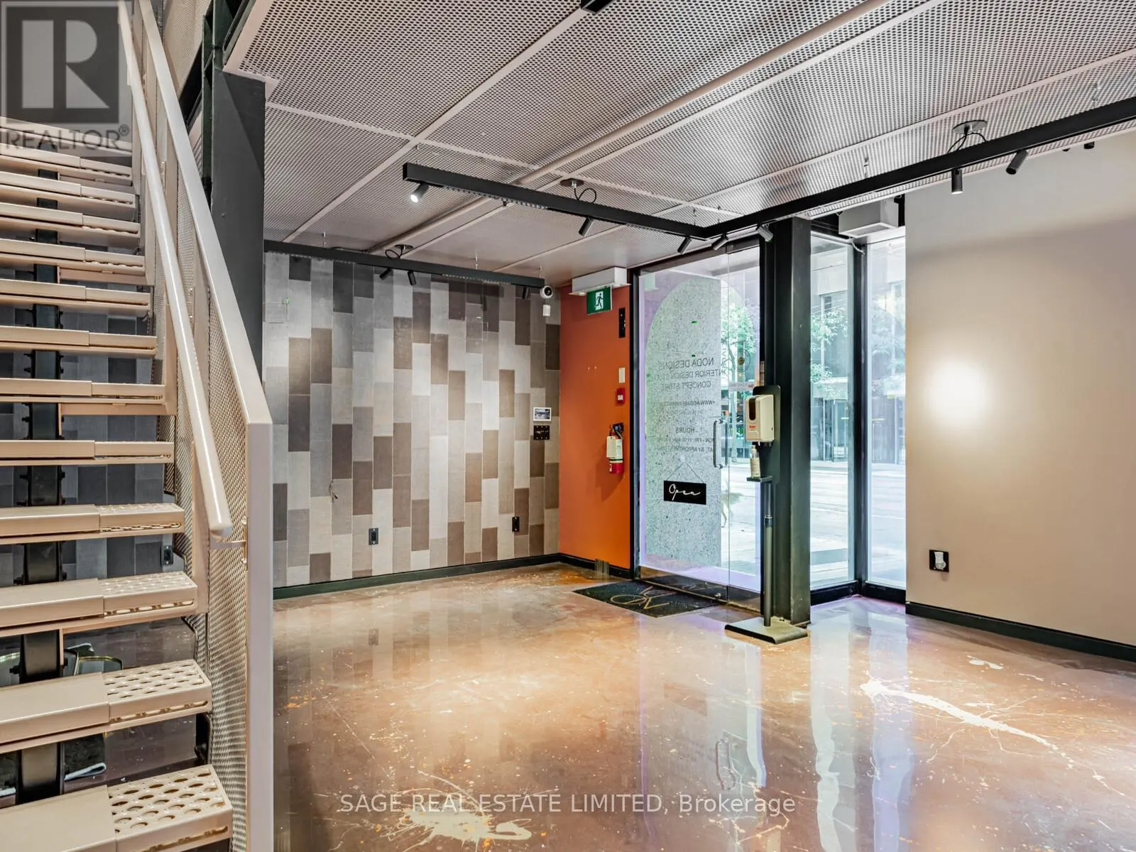 11 KING STREET E
