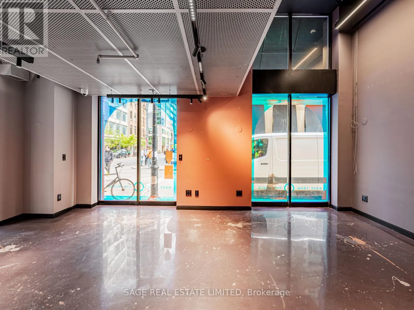 11 KING STREET E