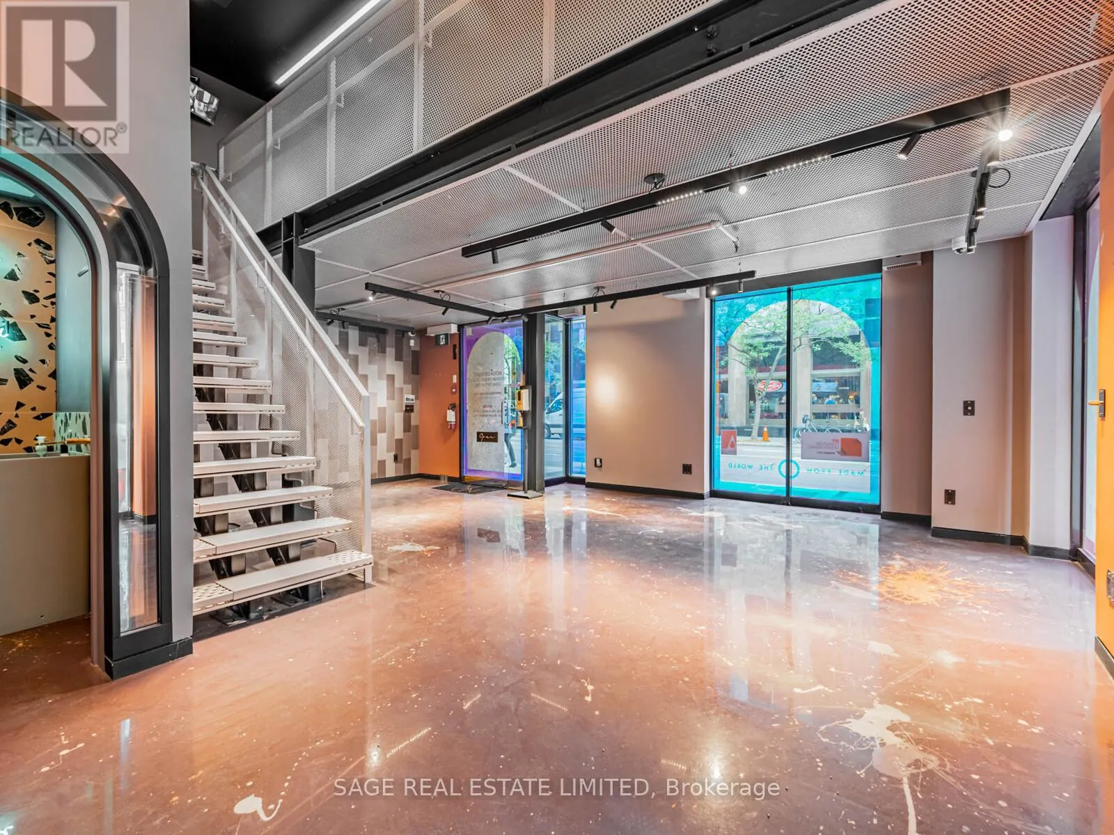 11 KING STREET E