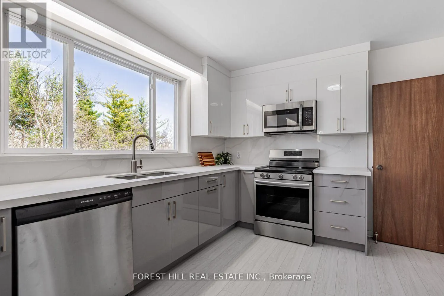 10 COURTWOOD PLACE