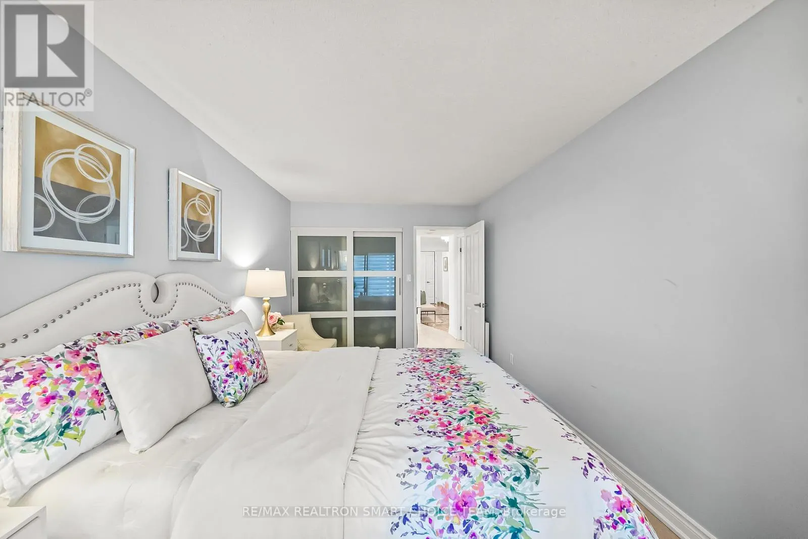 1211 - 28 HOLLYWOOD AVENUE