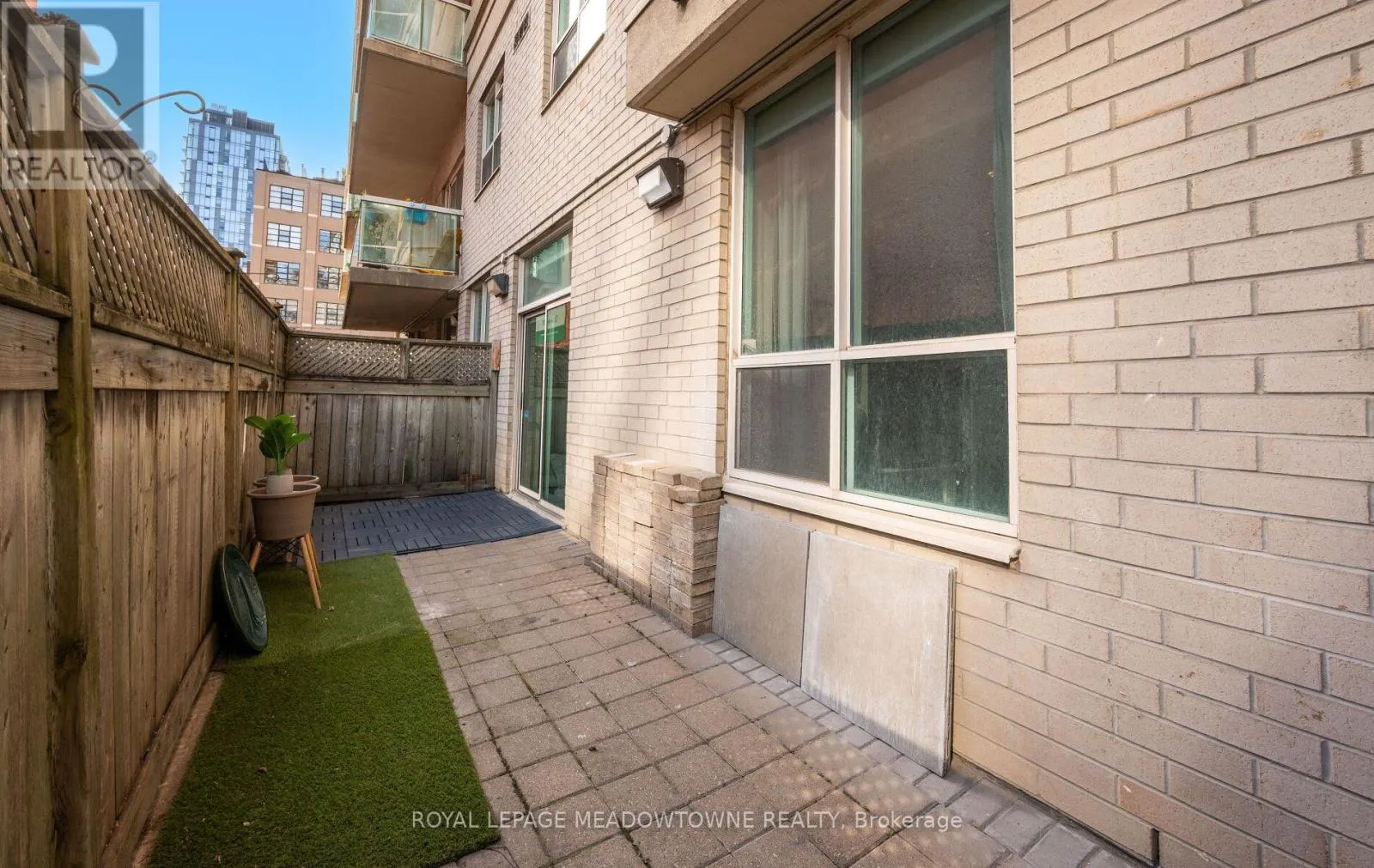 156 - 313 RICHMOND STREET E