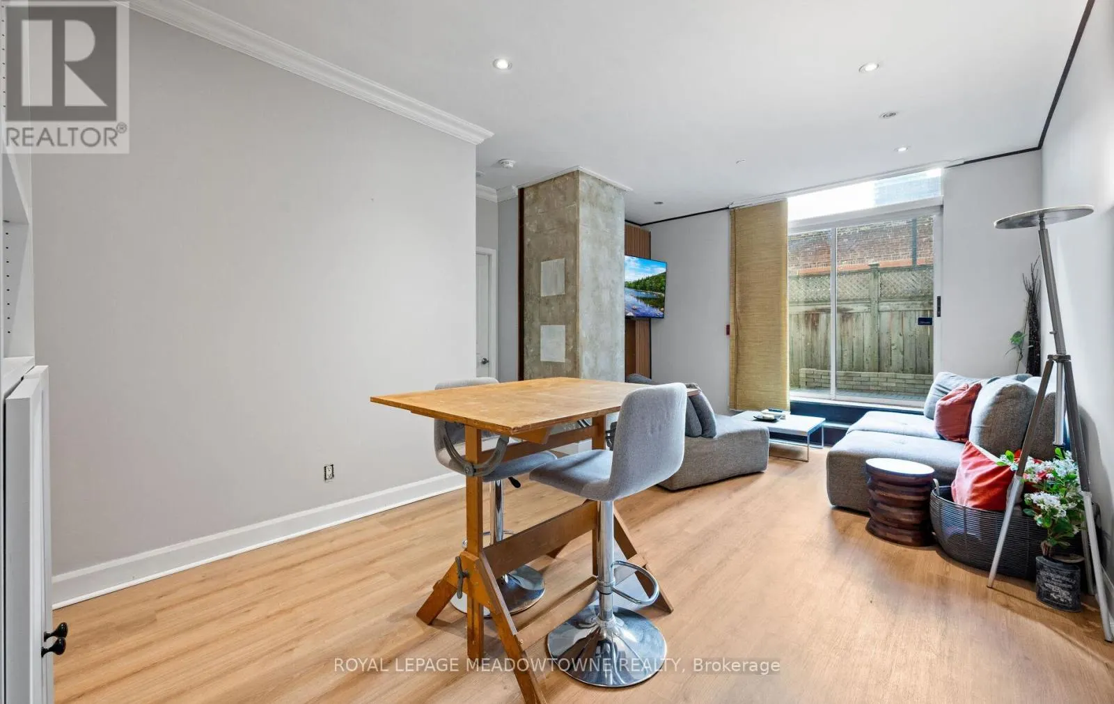156 - 313 RICHMOND STREET E