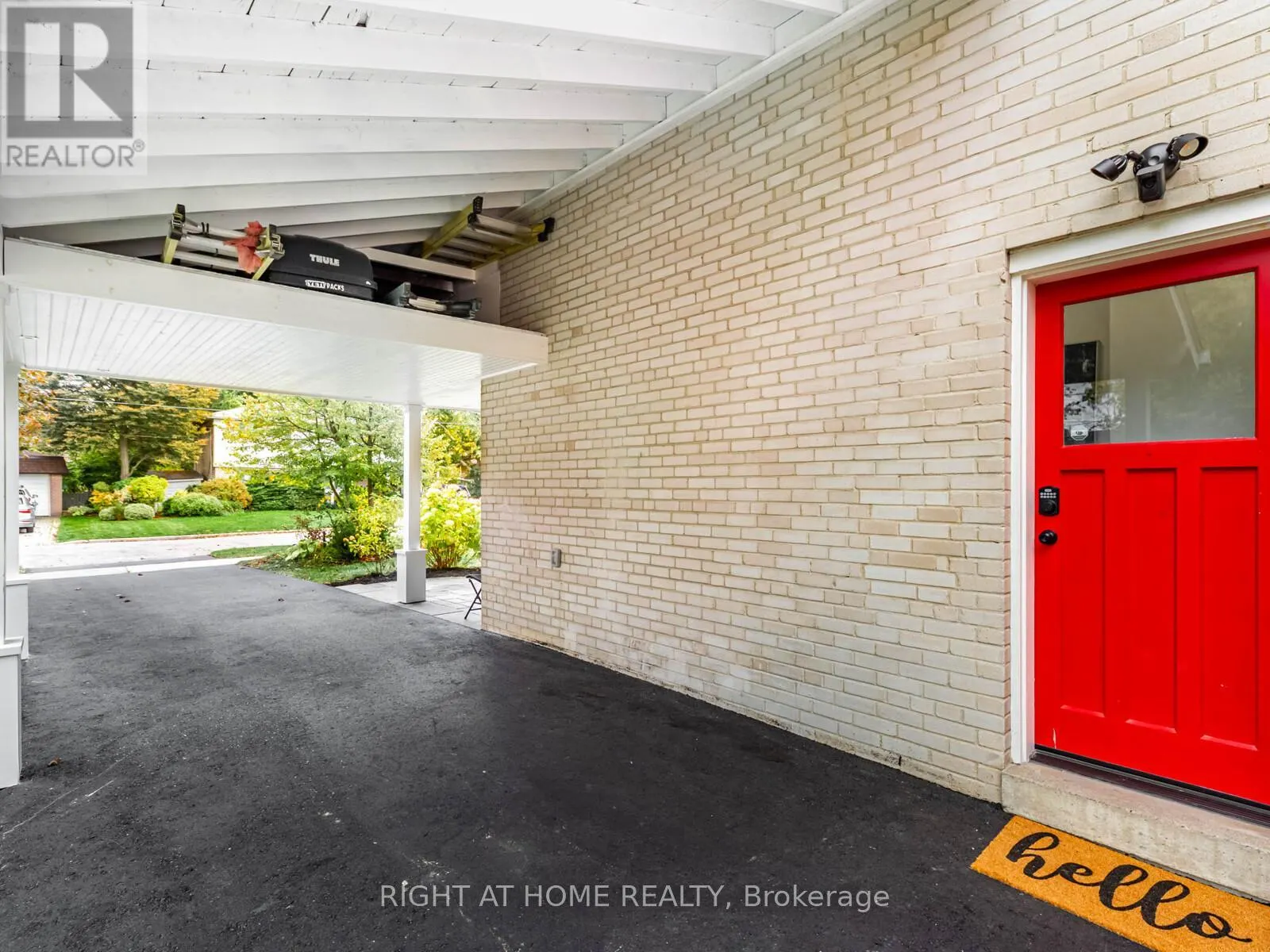 43 KINGLAND CRESCENT