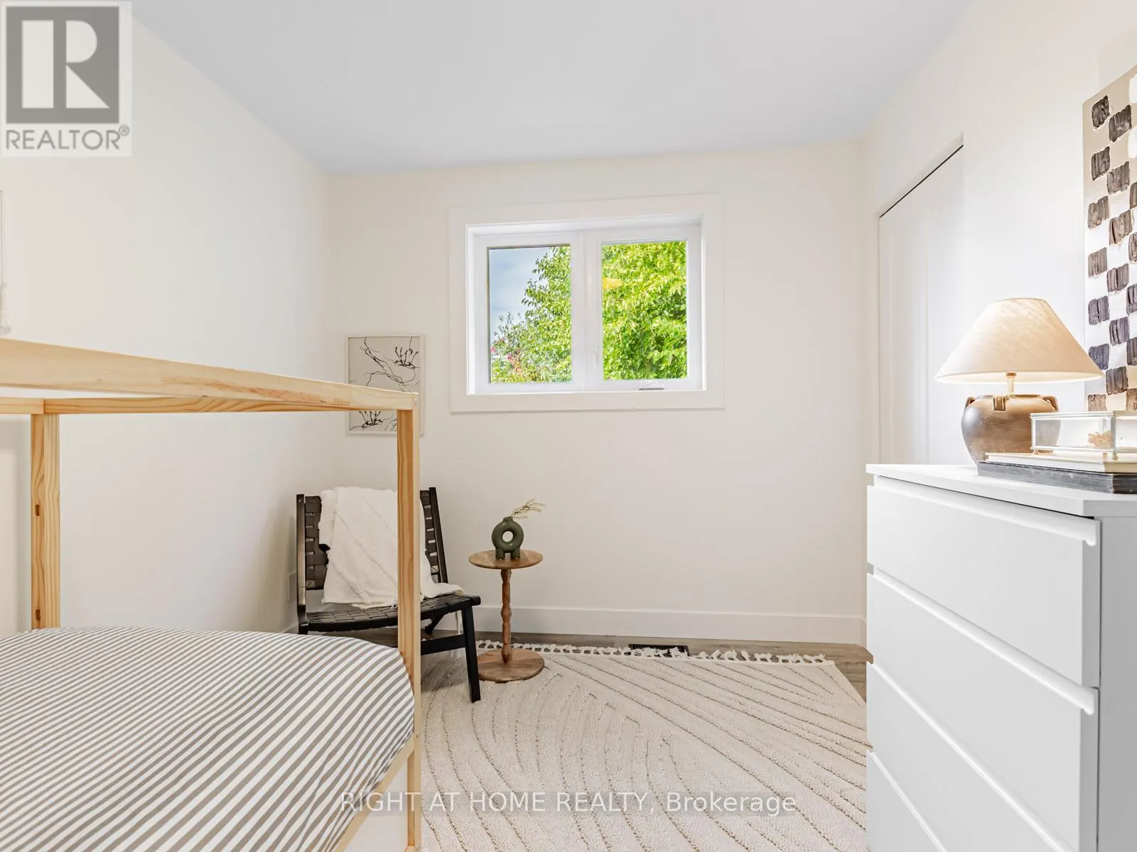 43 KINGLAND CRESCENT