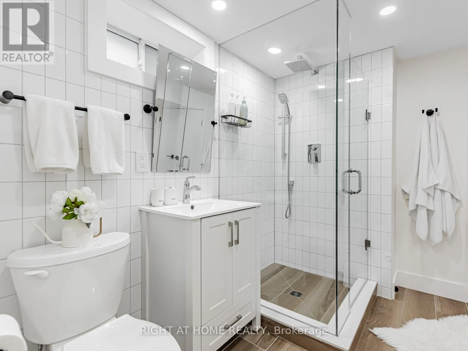 43 KINGLAND CRESCENT