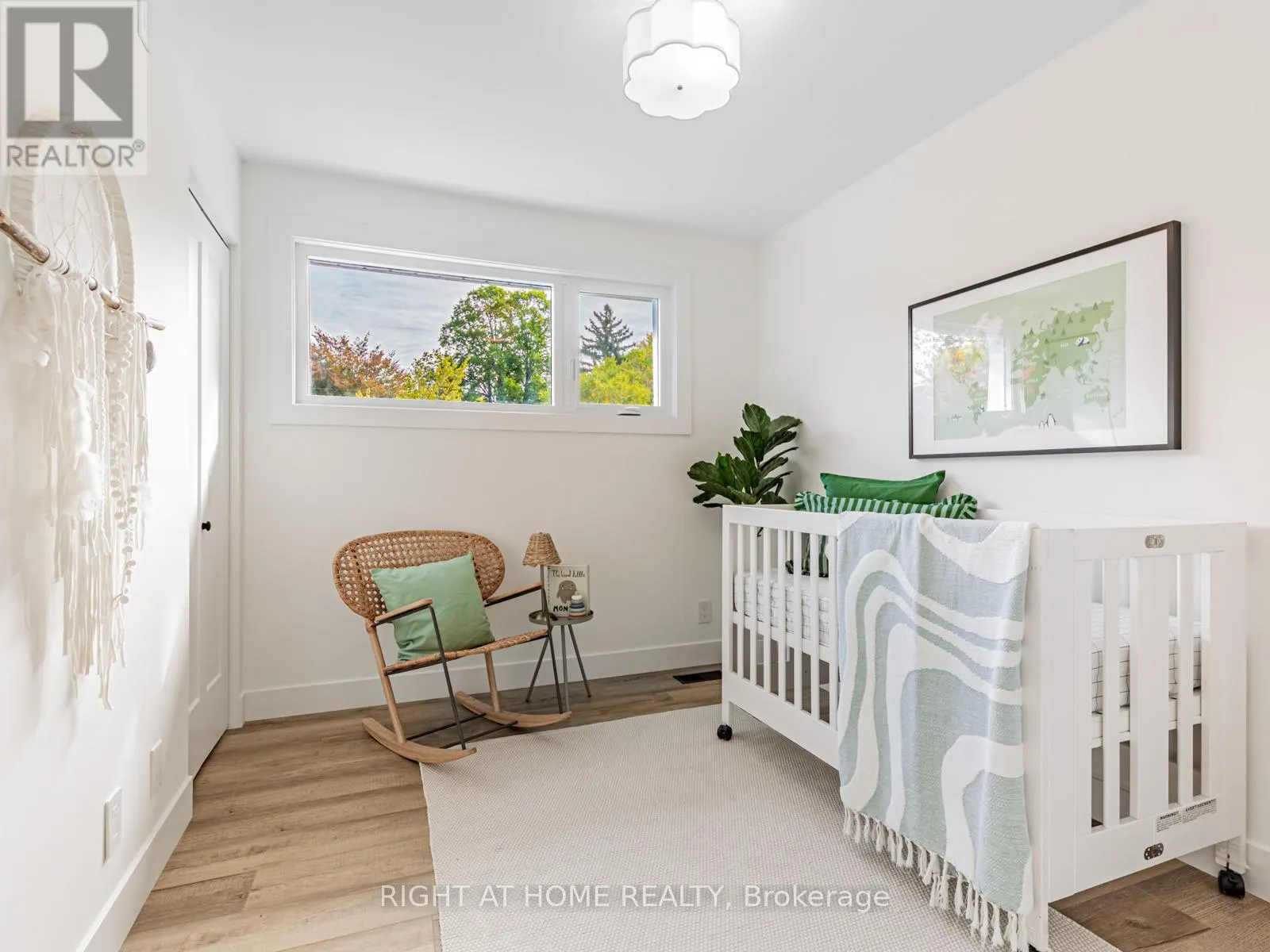 43 KINGLAND CRESCENT