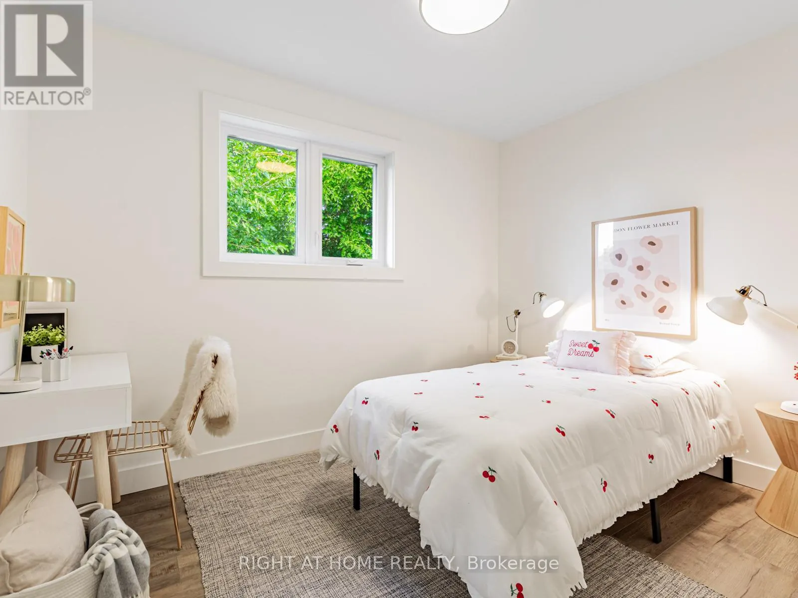 43 KINGLAND CRESCENT