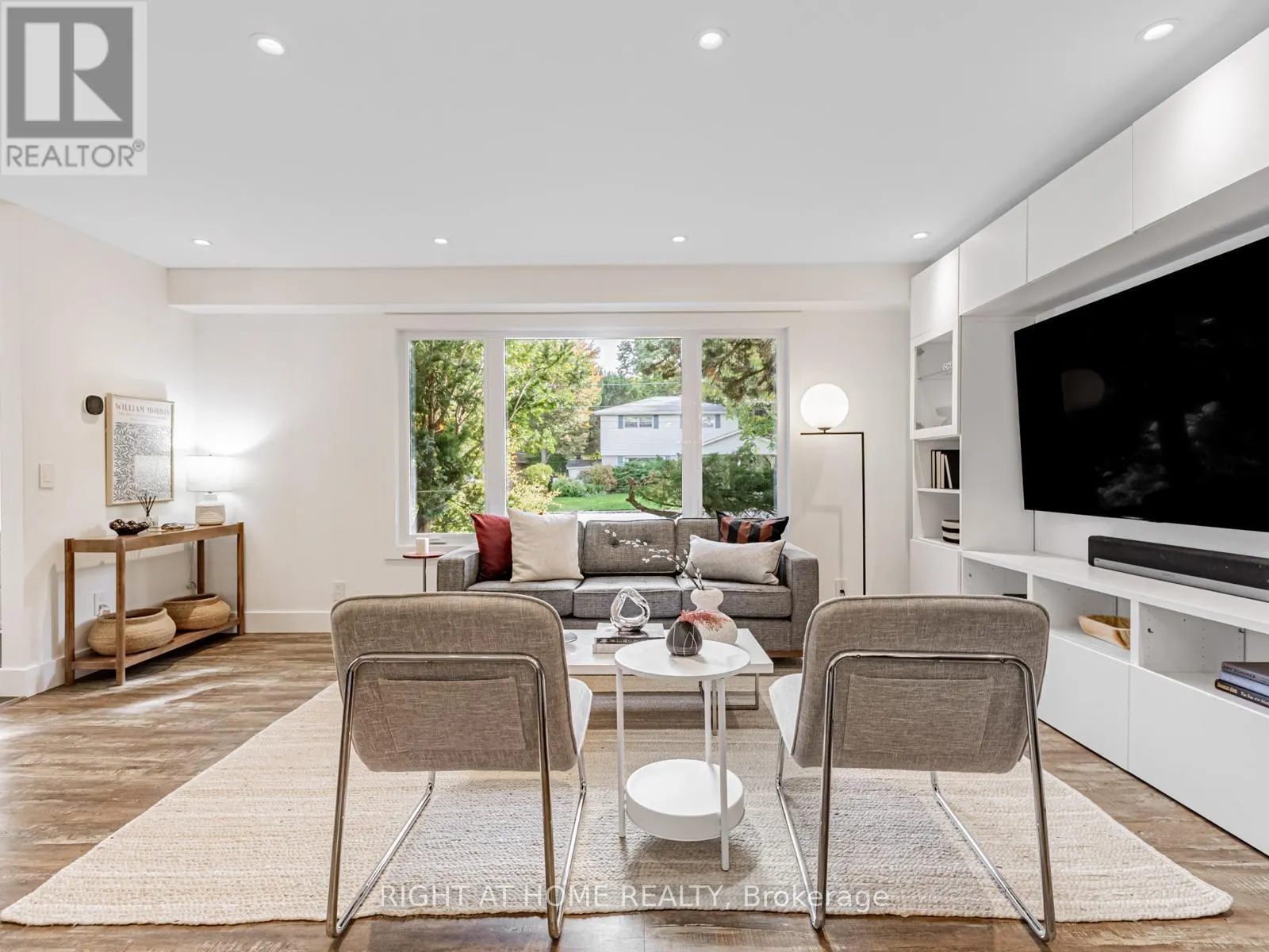 43 KINGLAND CRESCENT
