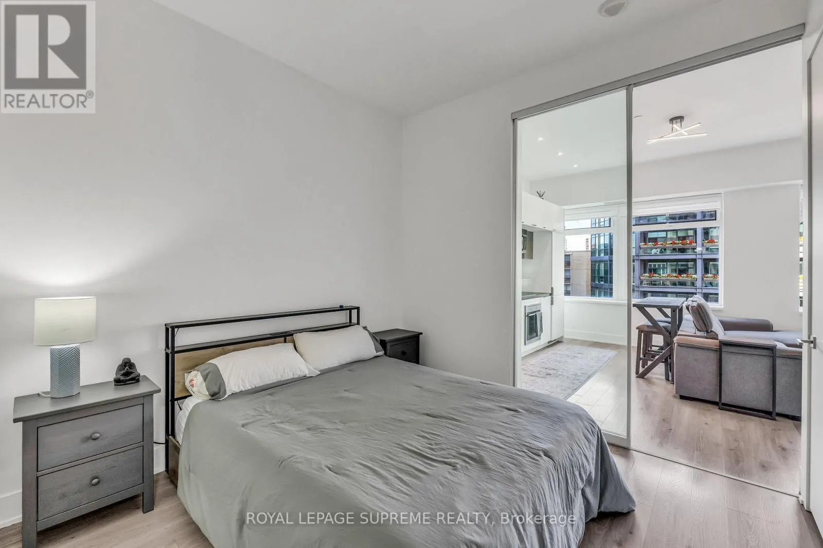 604 - 111 ST CLAIR AVENUE W