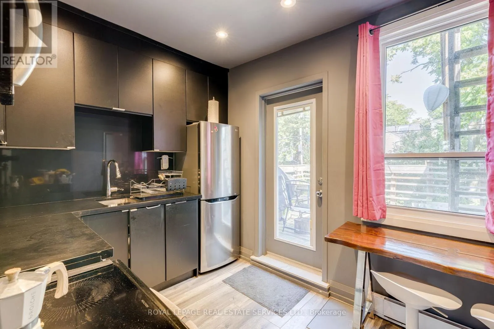 10 FOLLIS AVENUE
