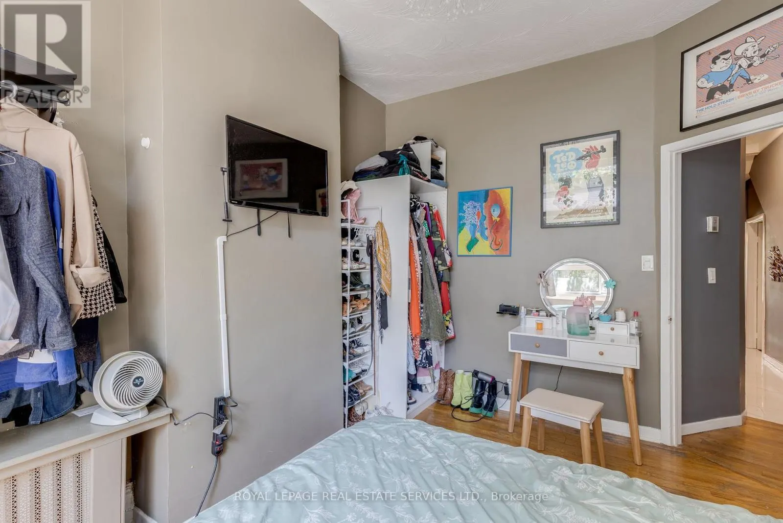 10 FOLLIS AVENUE