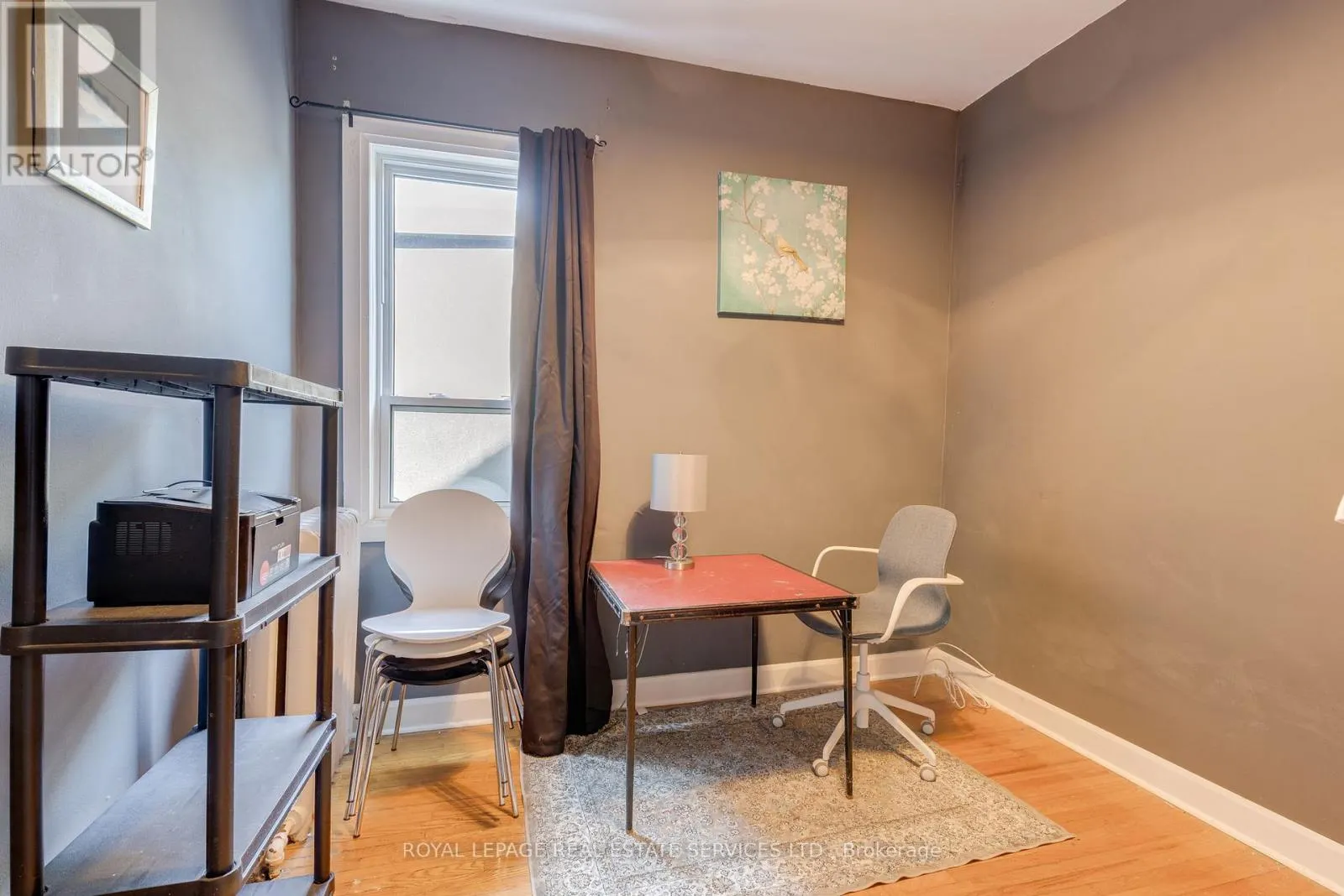 10 FOLLIS AVENUE