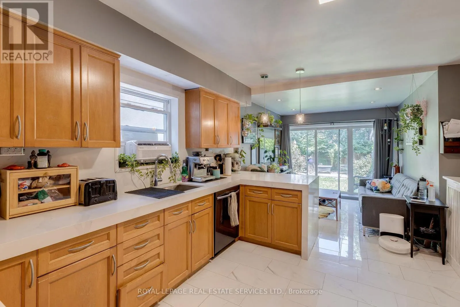10 FOLLIS AVENUE