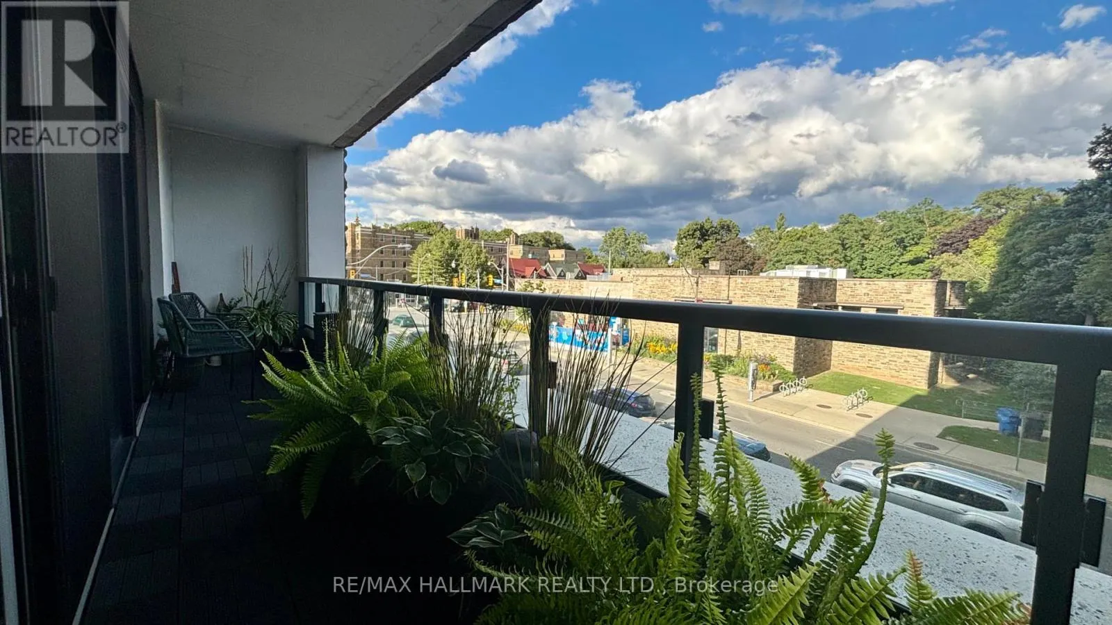 205 - 3018 YONGE STREET