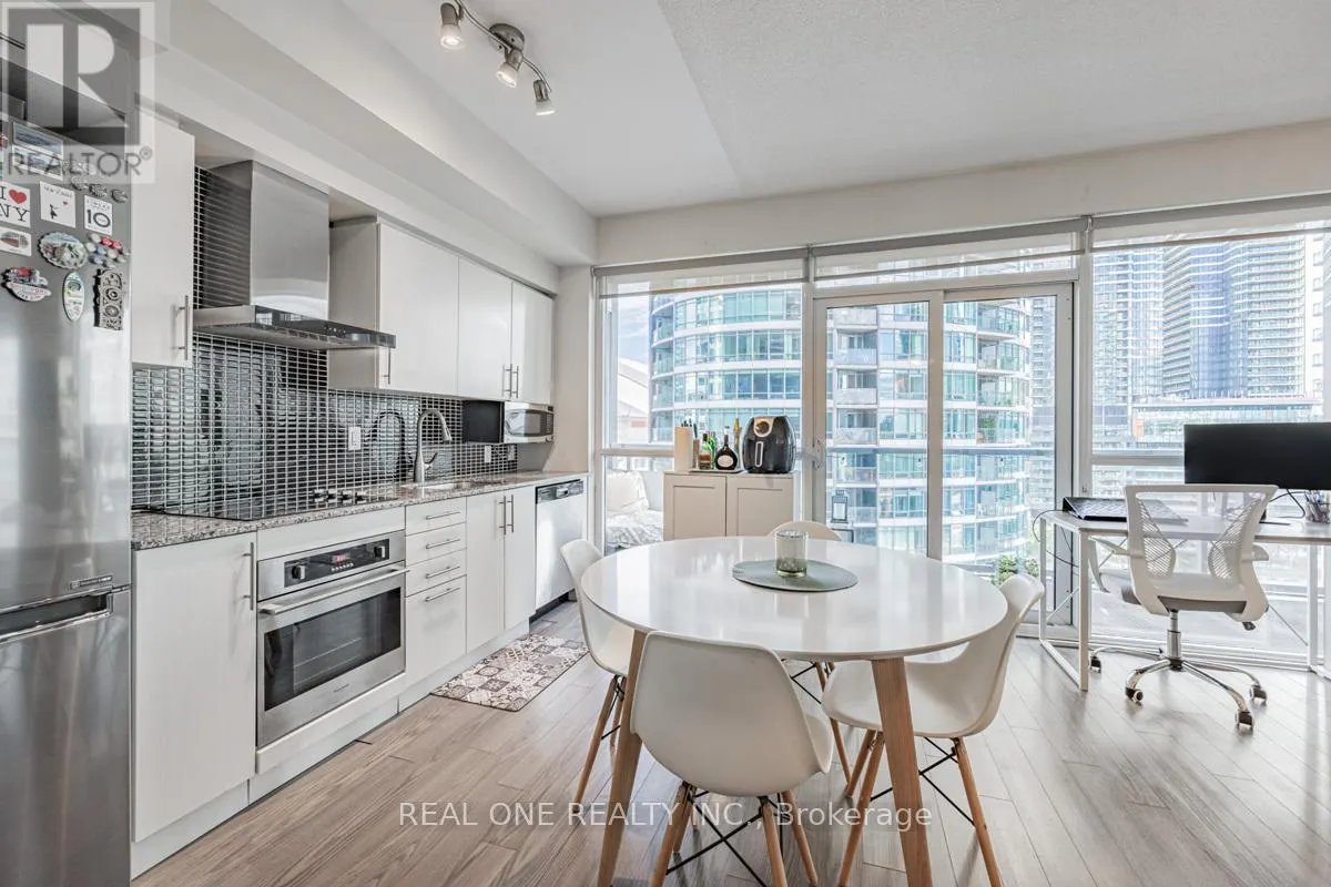 1105 - 352 FRONT STREET W