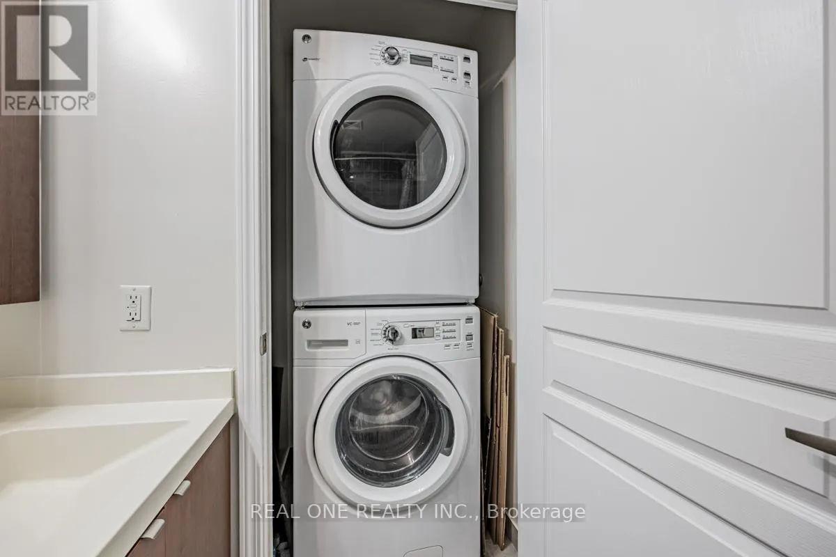 1105 - 352 FRONT STREET W