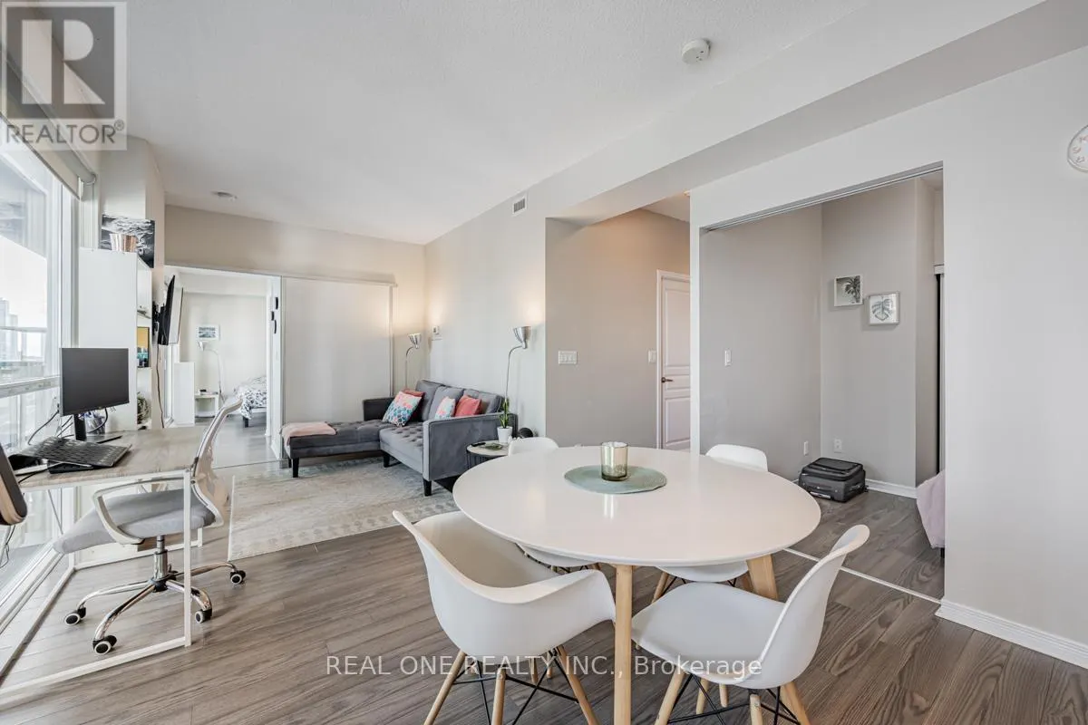 1105 - 352 FRONT STREET W