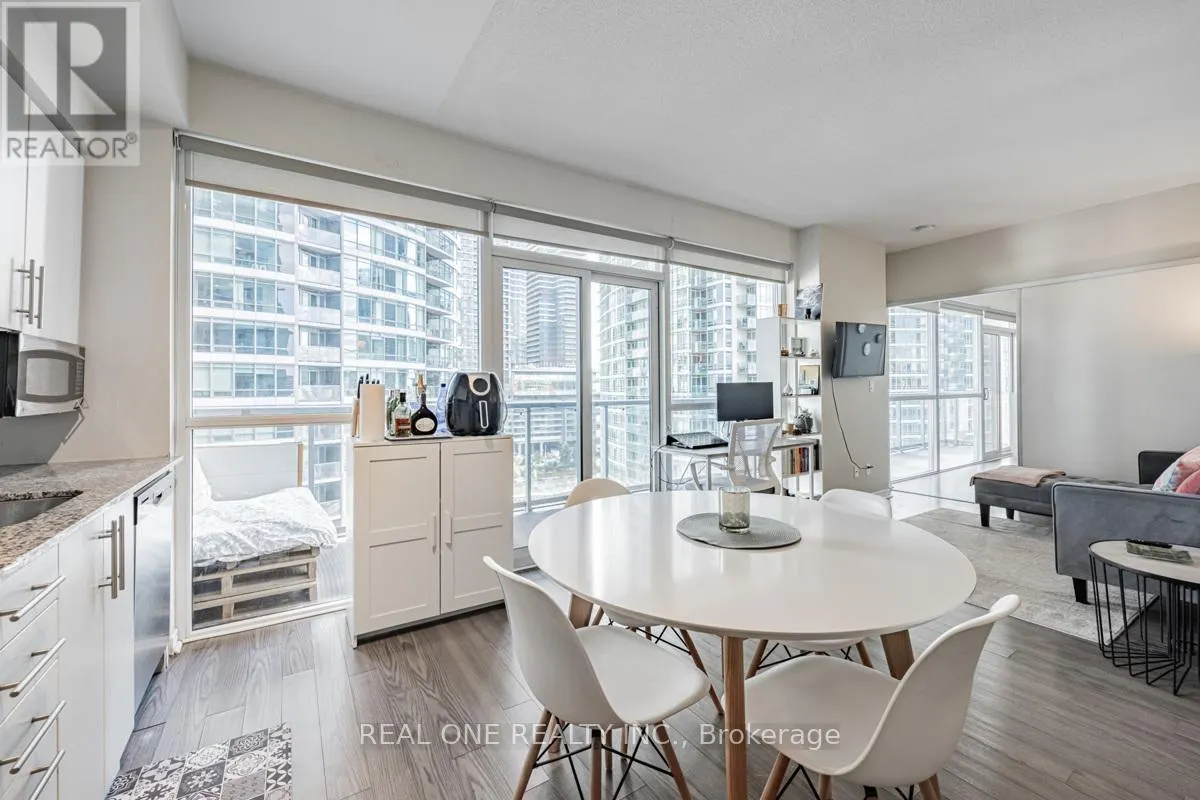1105 - 352 FRONT STREET W