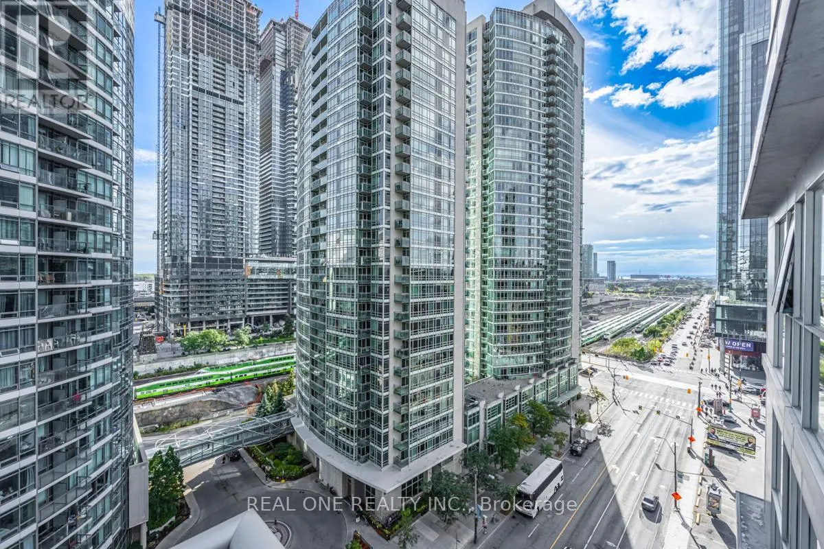 1105 - 352 FRONT STREET W