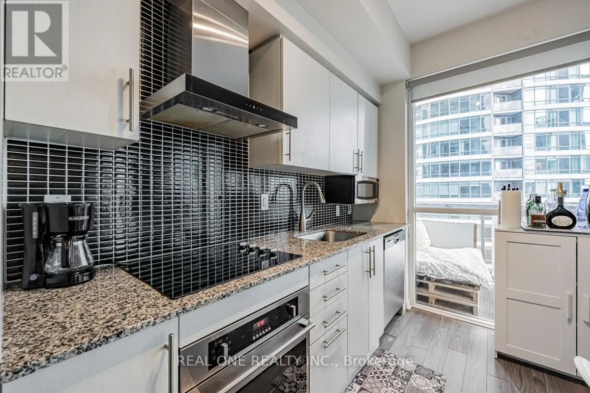 1105 - 352 FRONT STREET W