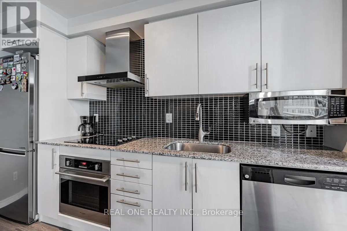1105 - 352 FRONT STREET W