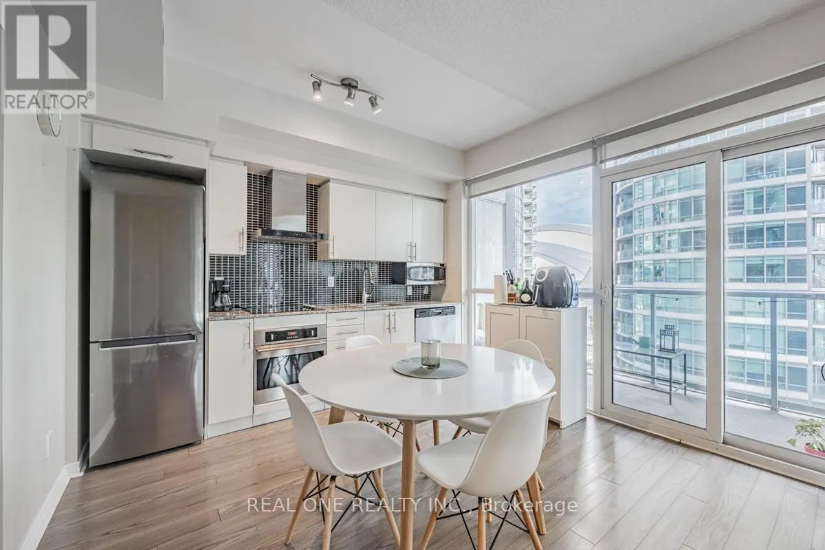 1105 - 352 FRONT STREET W