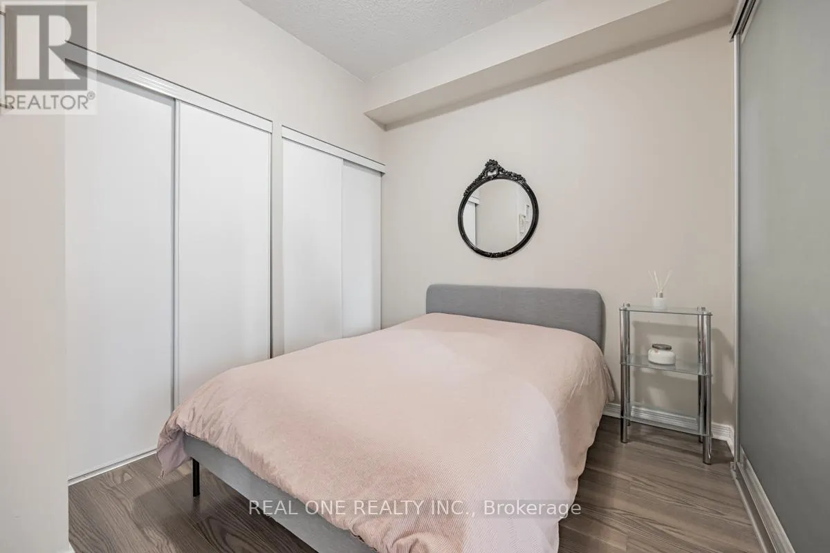1105 - 352 FRONT STREET W