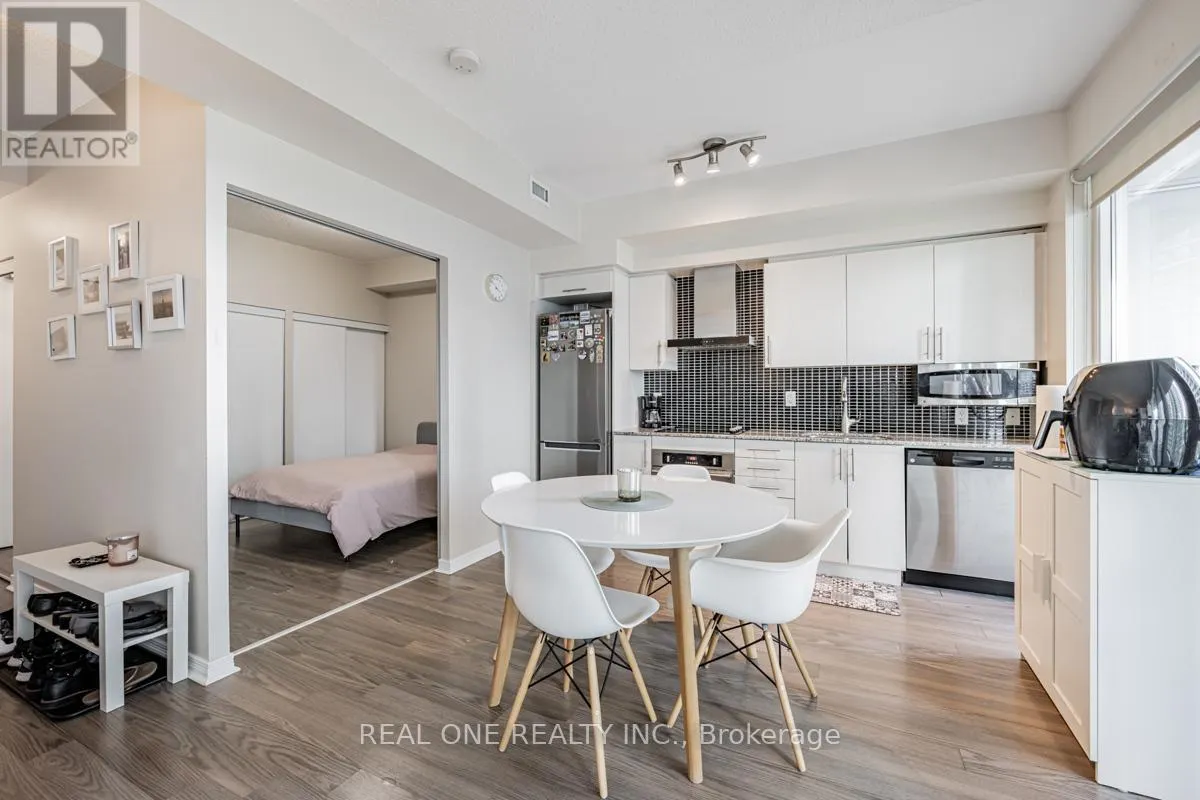 1105 - 352 FRONT STREET W