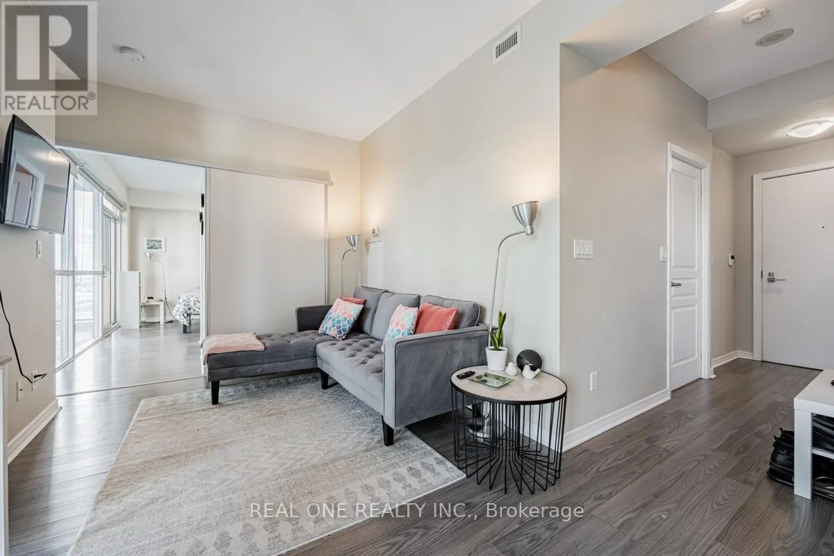 1105 - 352 FRONT STREET W