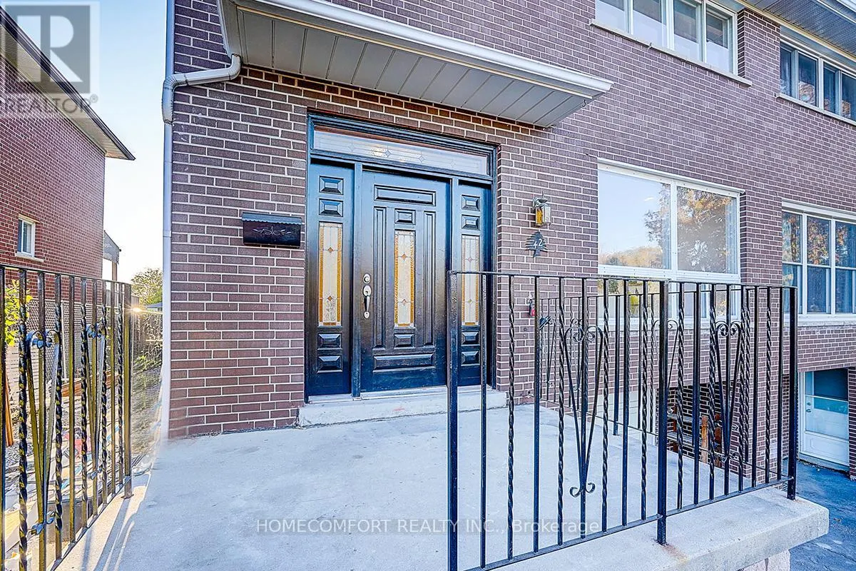 42 GREYHOUND DRIVE