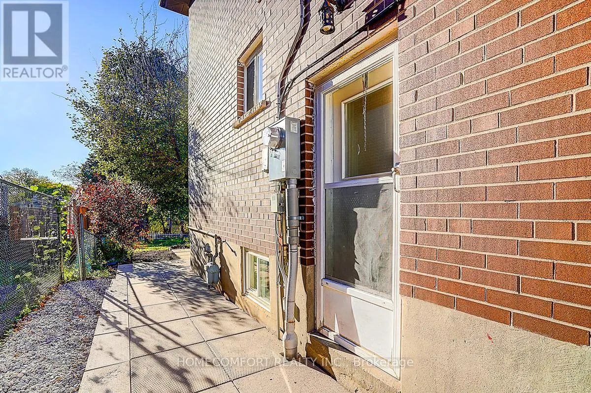 42 GREYHOUND DRIVE
