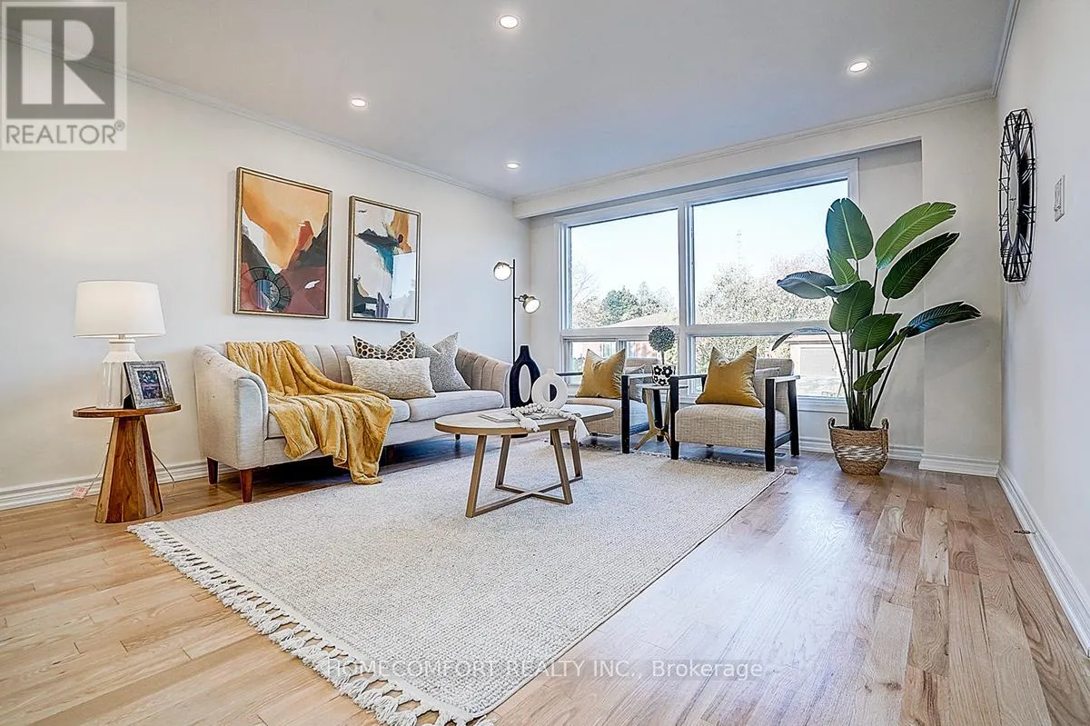 42 GREYHOUND DRIVE