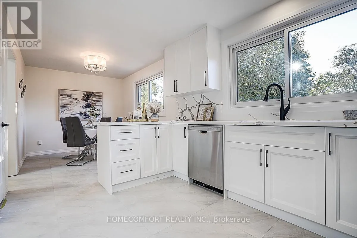 42 GREYHOUND DRIVE