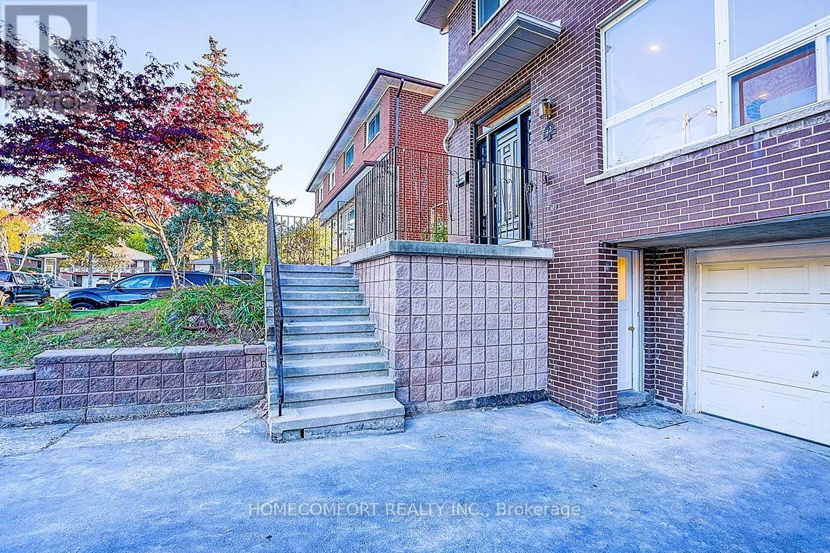 42 GREYHOUND DRIVE