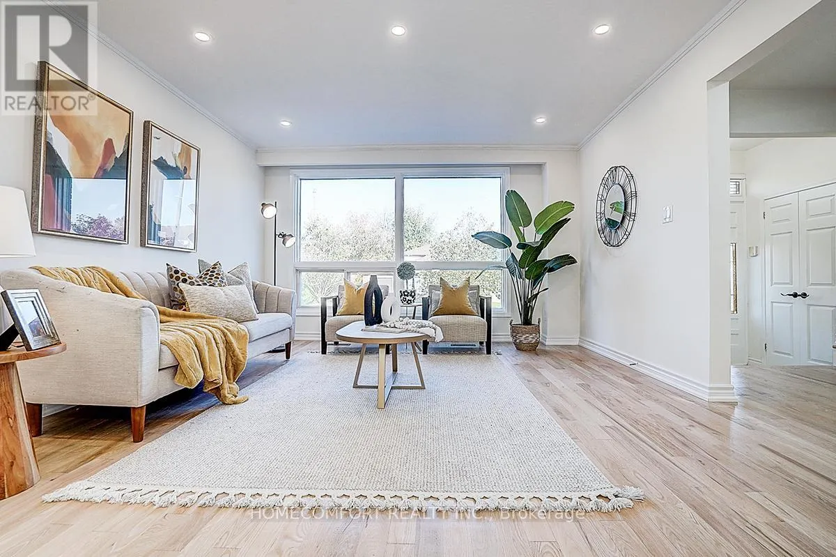 42 GREYHOUND DRIVE