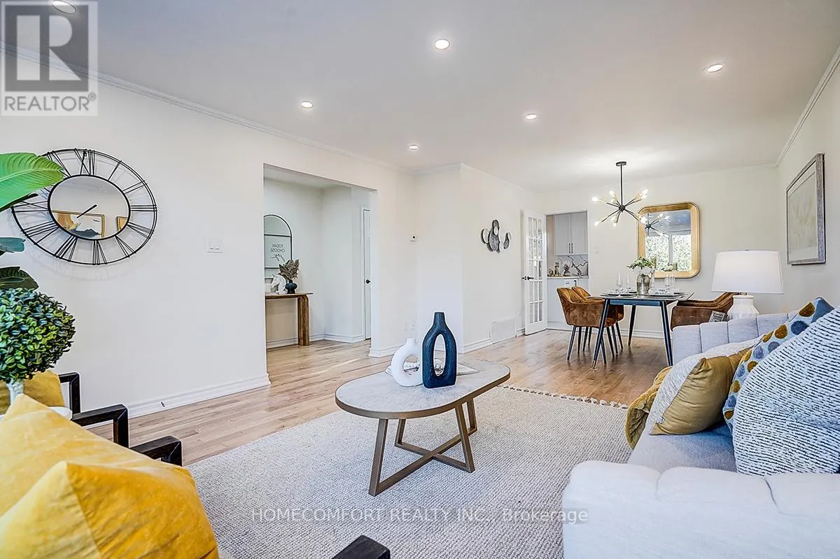 42 GREYHOUND DRIVE