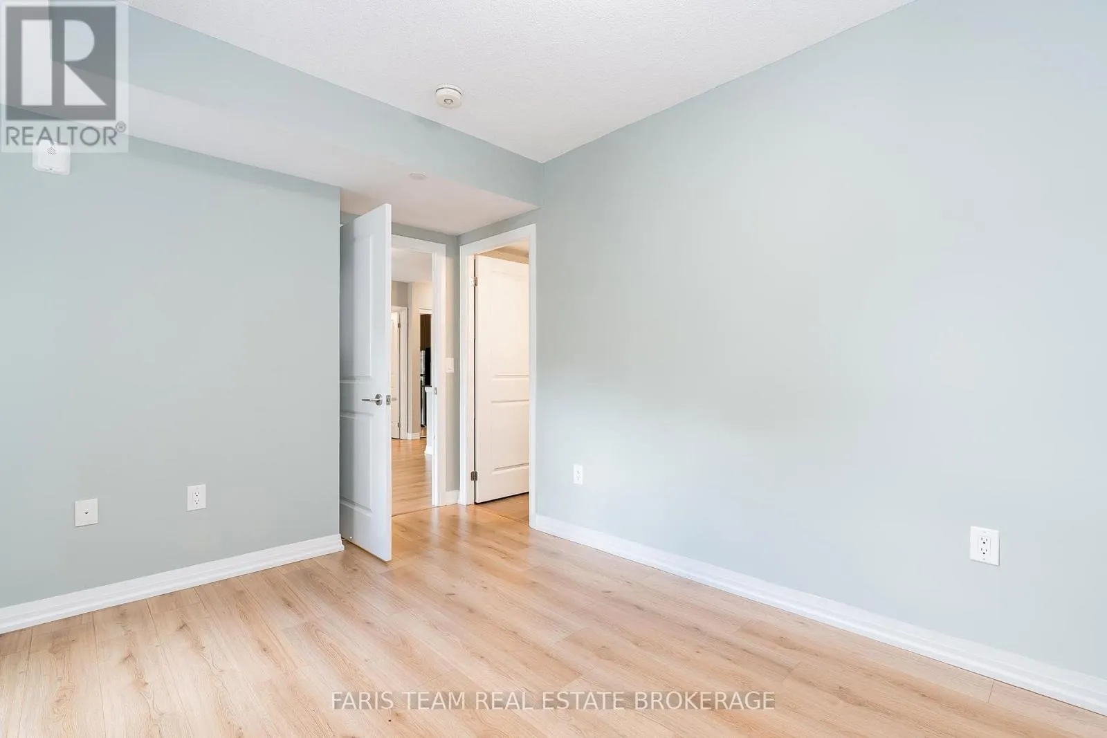 401 - 741 SHEPPARD AVENUE W