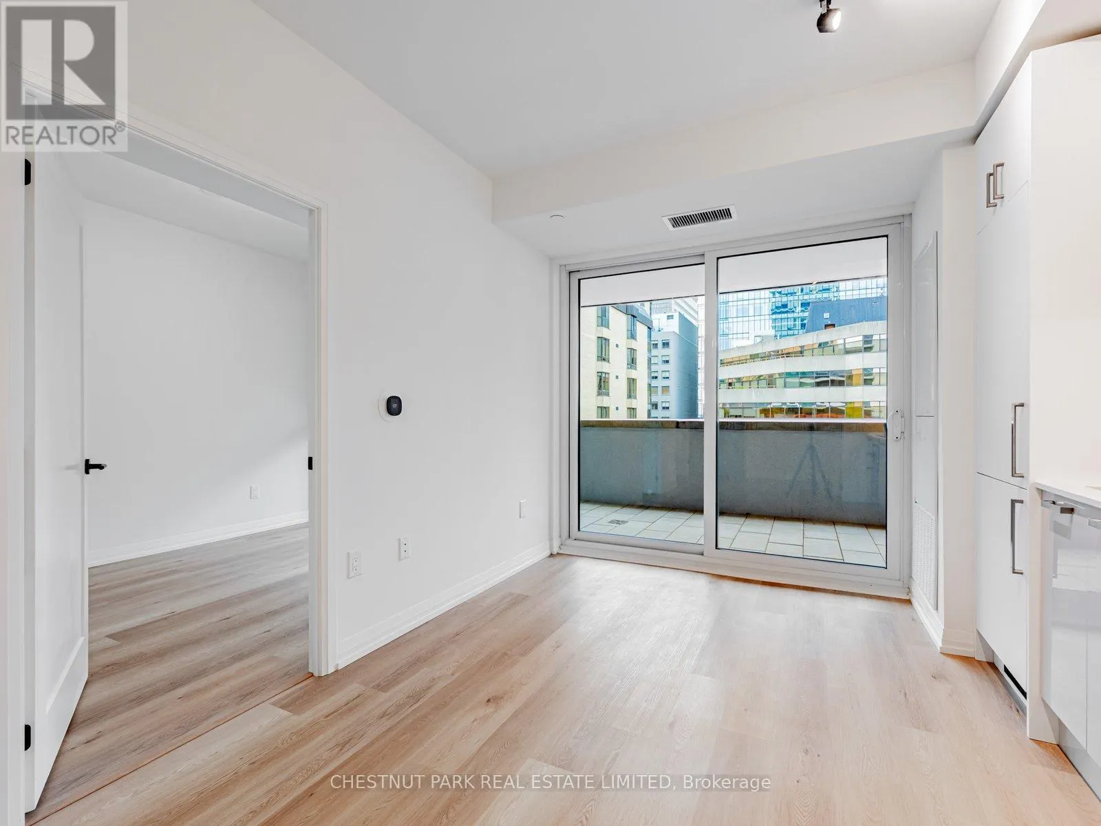 503 - 280 DUNDAS STREET W