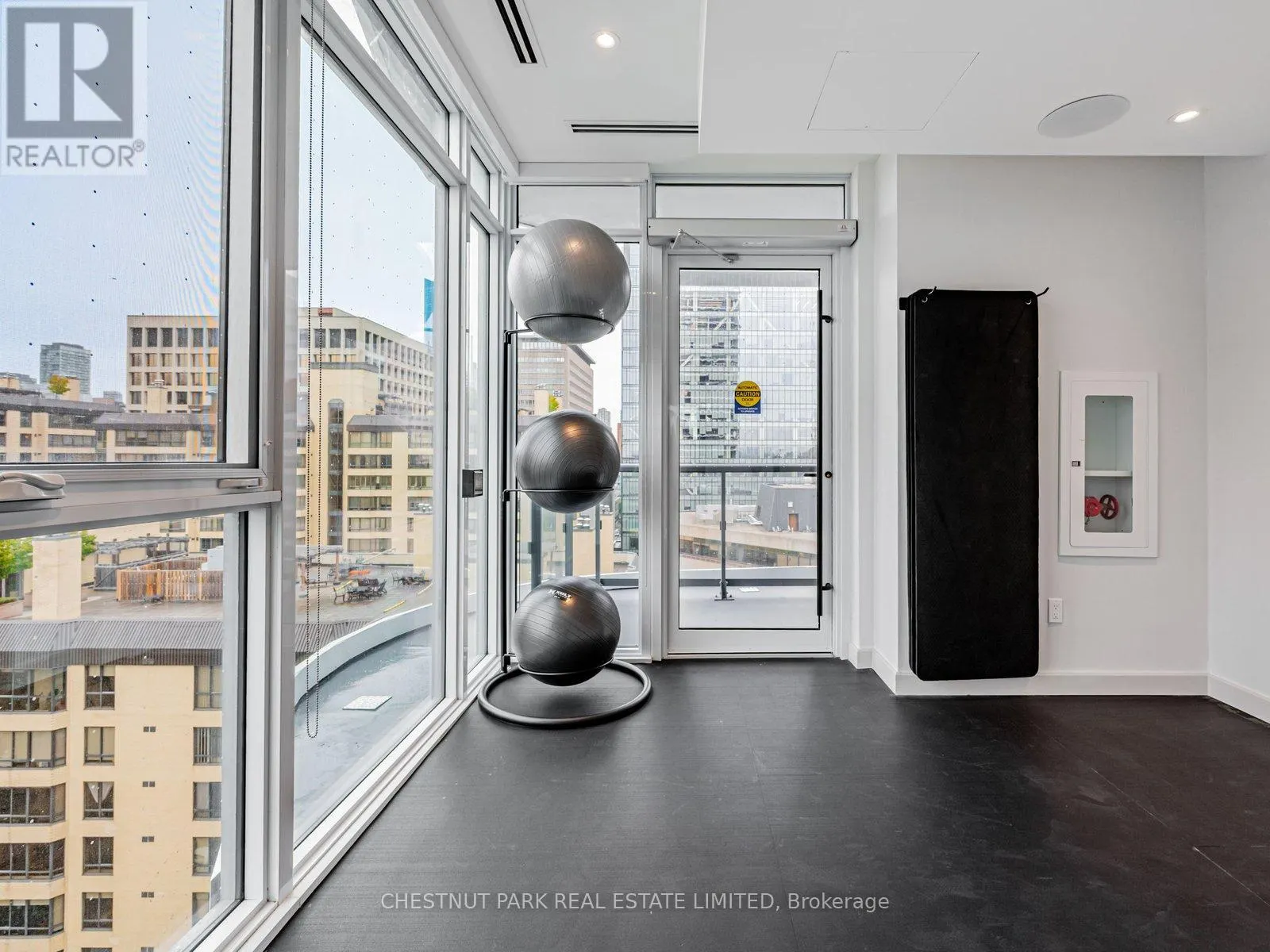 503 - 280 DUNDAS STREET W