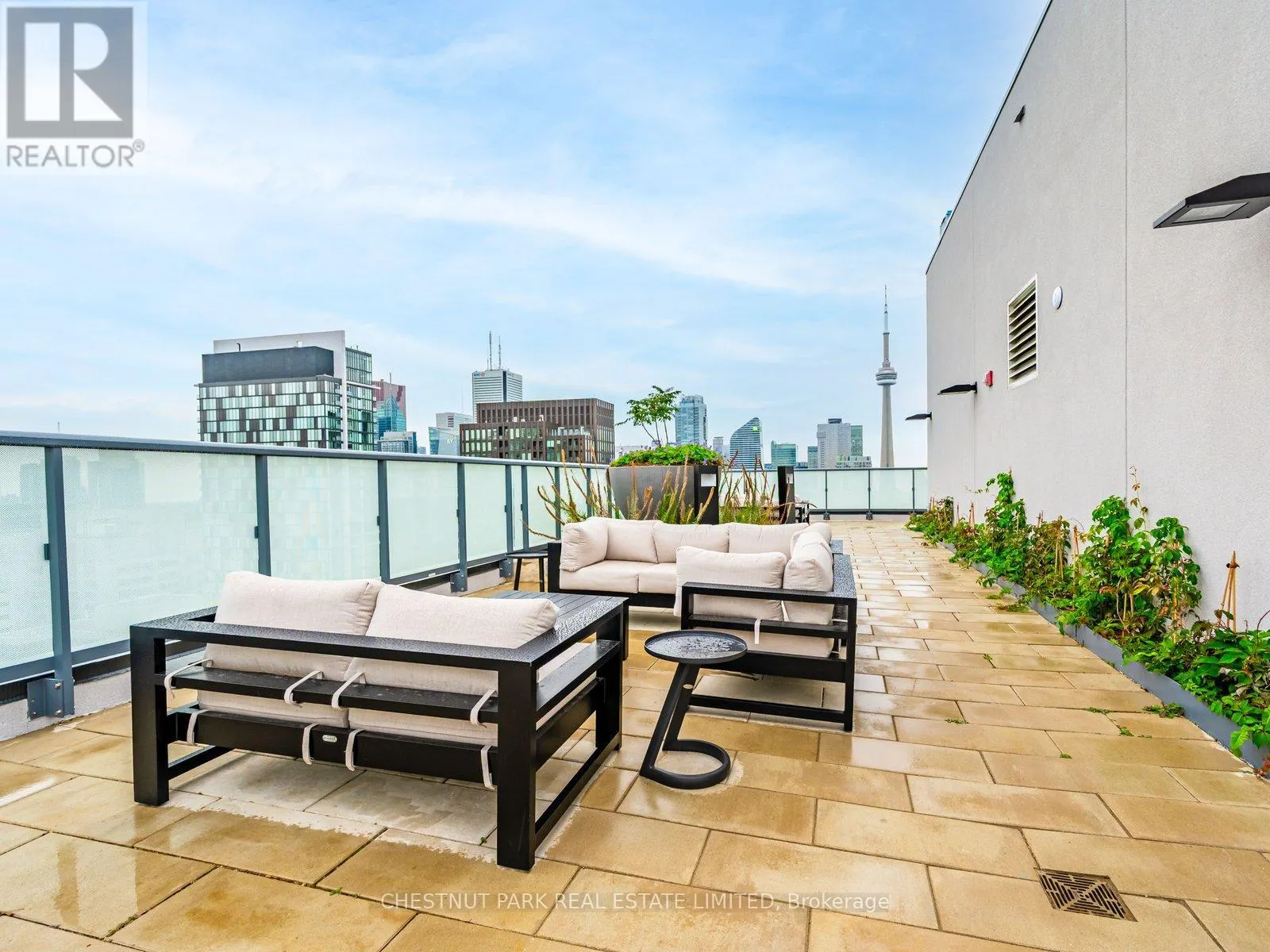 503 - 280 DUNDAS STREET W