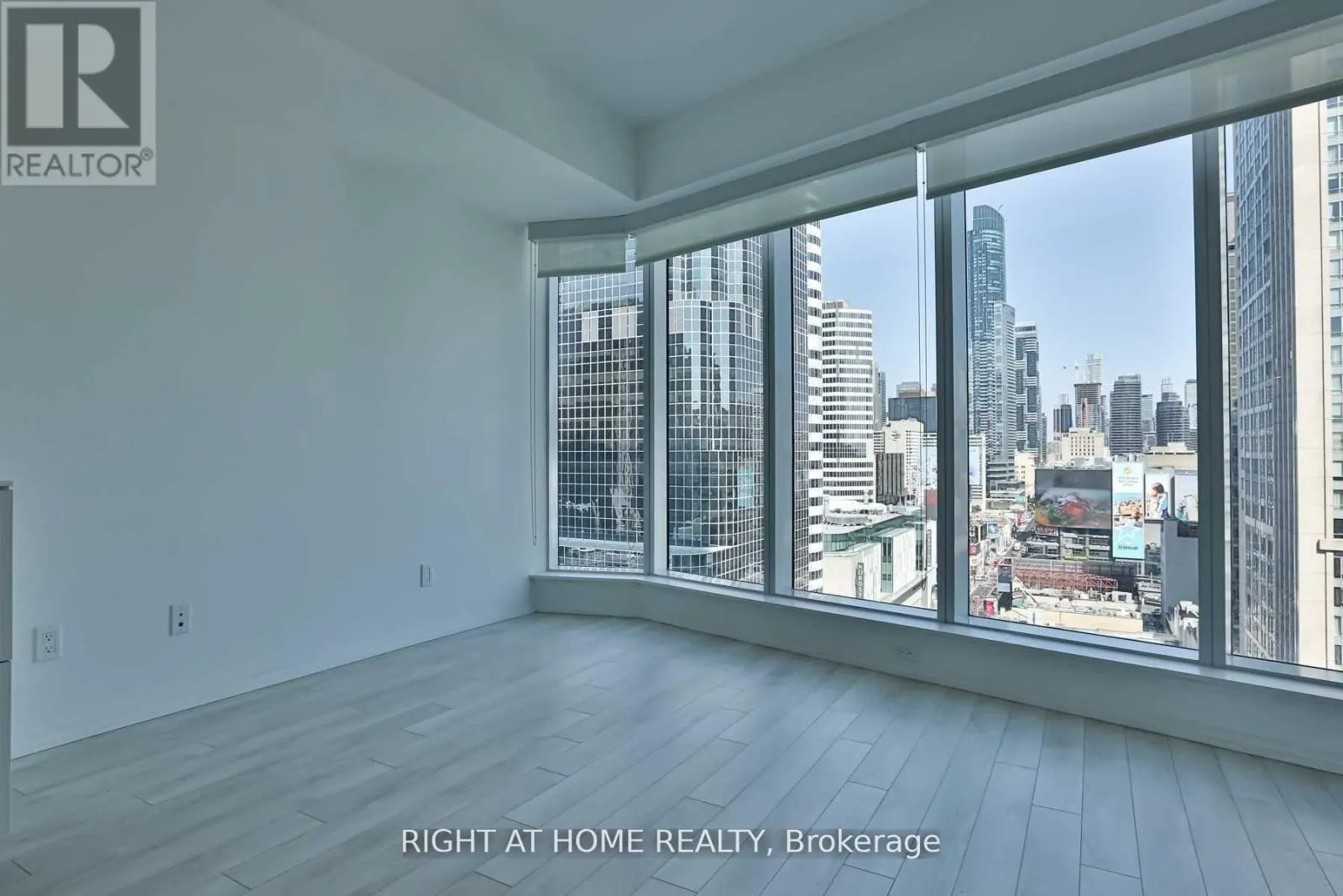 5614 - 197 YONGE STREET